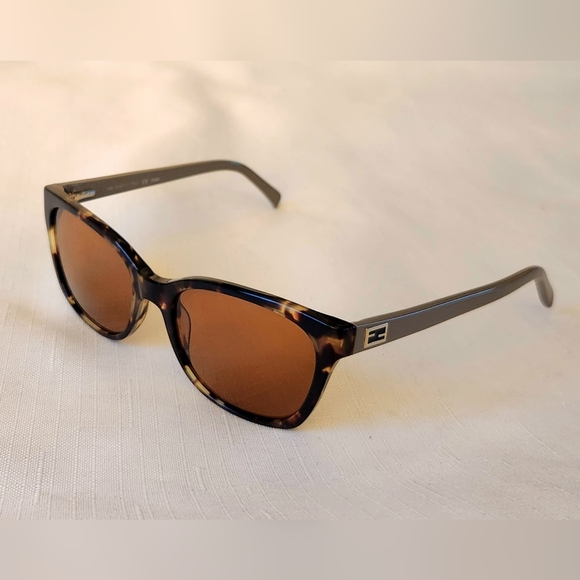 Fendi sunglasses F1031 220 Women Gray Tortoise Full Rim Cat Eye 52-17-140 glasse